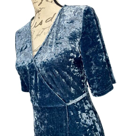Gianni Bini Blue Crushed Velvet Wrap Midi Dress Size Medium - Picture 2 of 13